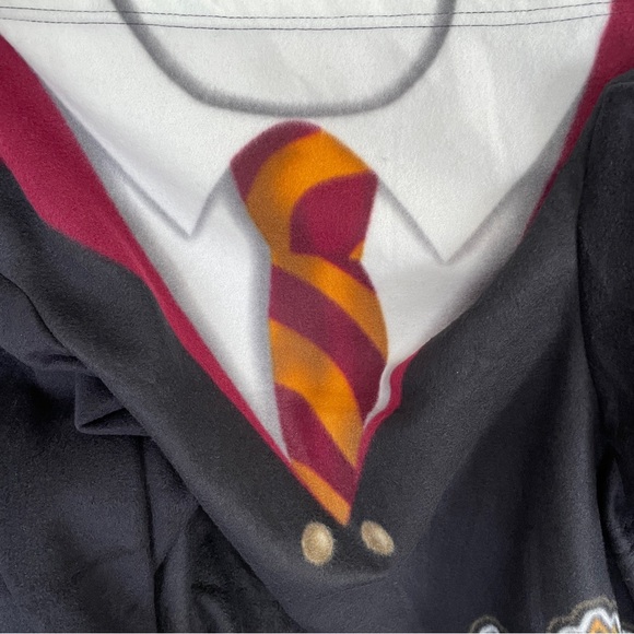 The Wizarding World Harry Potter Gryffindor Robe Fleece Blanket with Sleeves - Picture 5 of 17